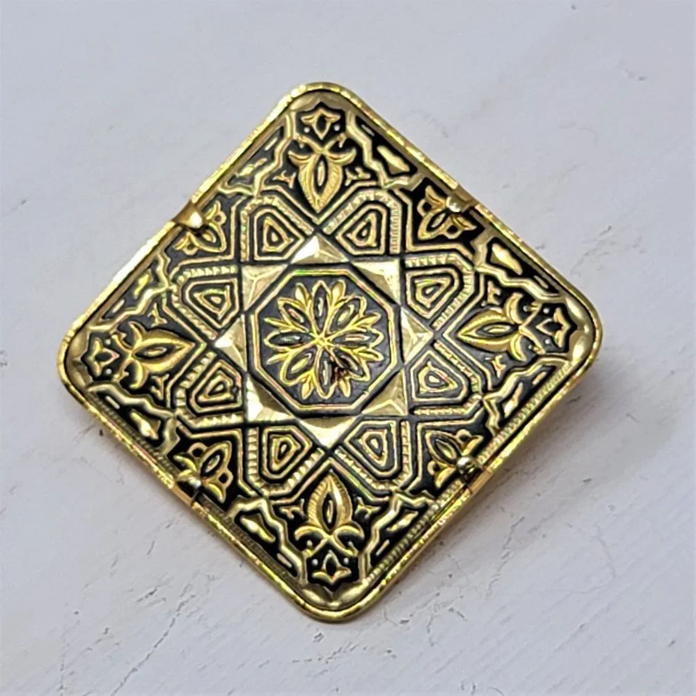 Vintage Gold tone Detailed Design Square Pin Brooch